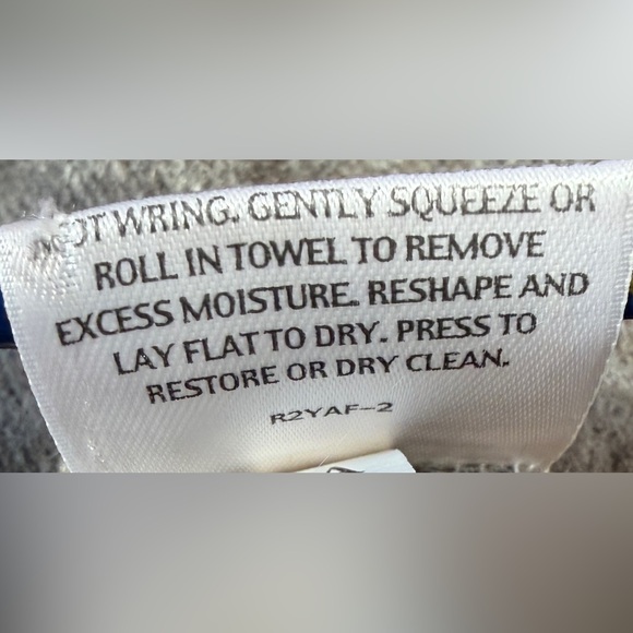 Eileen Fisher Yak & Wool Hooded Poncho Sweater Sz S
Zip Up Women Warm Caplet - Picture 9 of 11